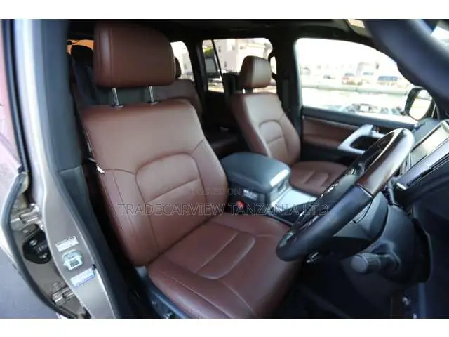 Toyota Land Cruiser 4.6 V8 ZX 2019 Gold