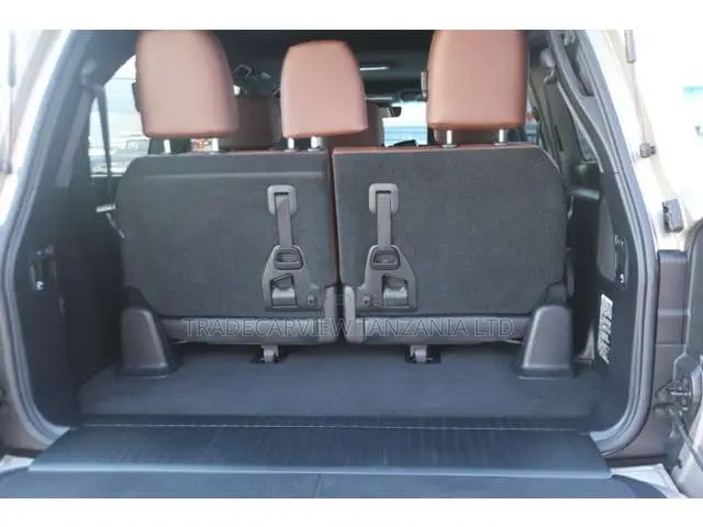 Toyota Land Cruiser 4.6 V8 ZX 2019 Gold
