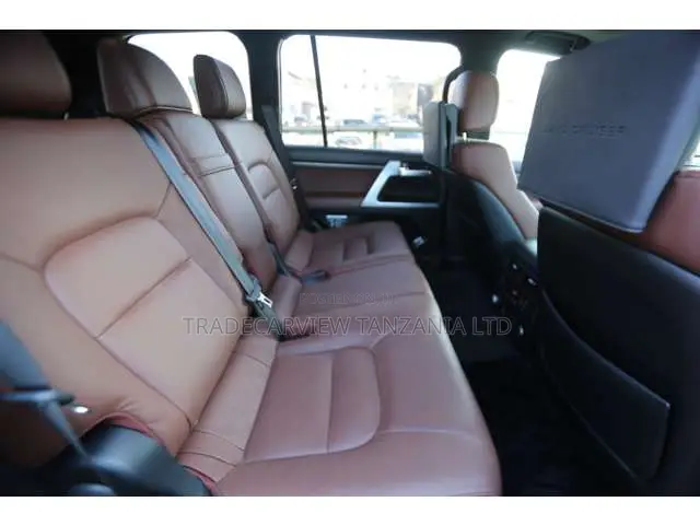 Toyota Land Cruiser 4.6 V8 ZX 2019 Gold