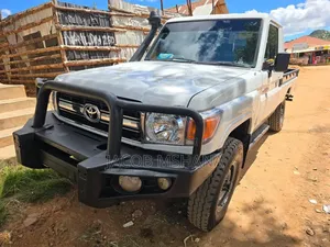 Toyota Land Cruiser 2002 White