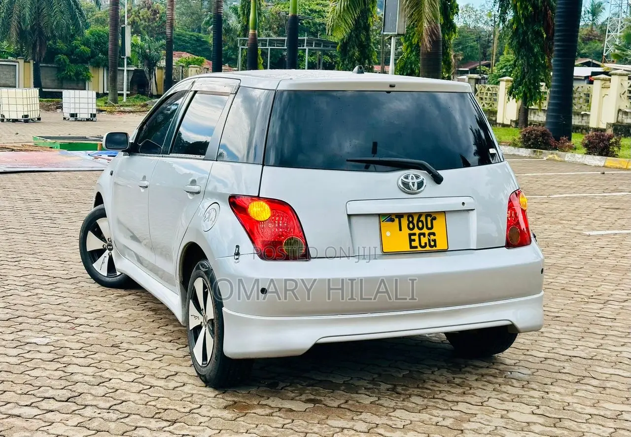 Toyota IST 2004 Silver