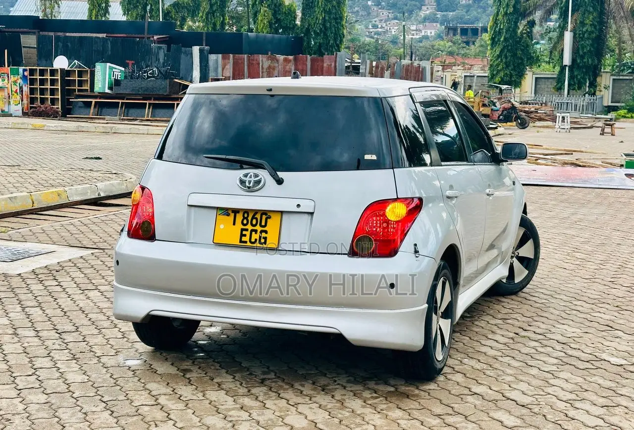 Toyota IST 2004 Silver