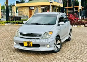 Toyota IST 2004 Silver