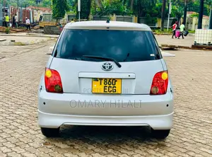 Toyota IST 2004 Silver