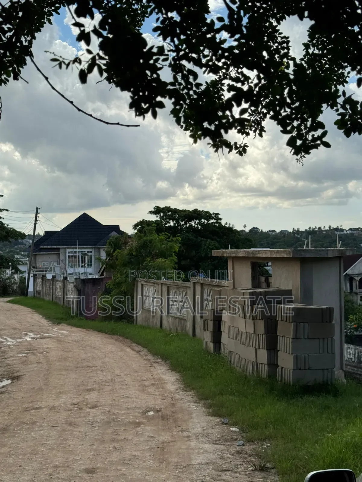 4bdrm House in Makongo Bus Stop, Kinondoni for sale