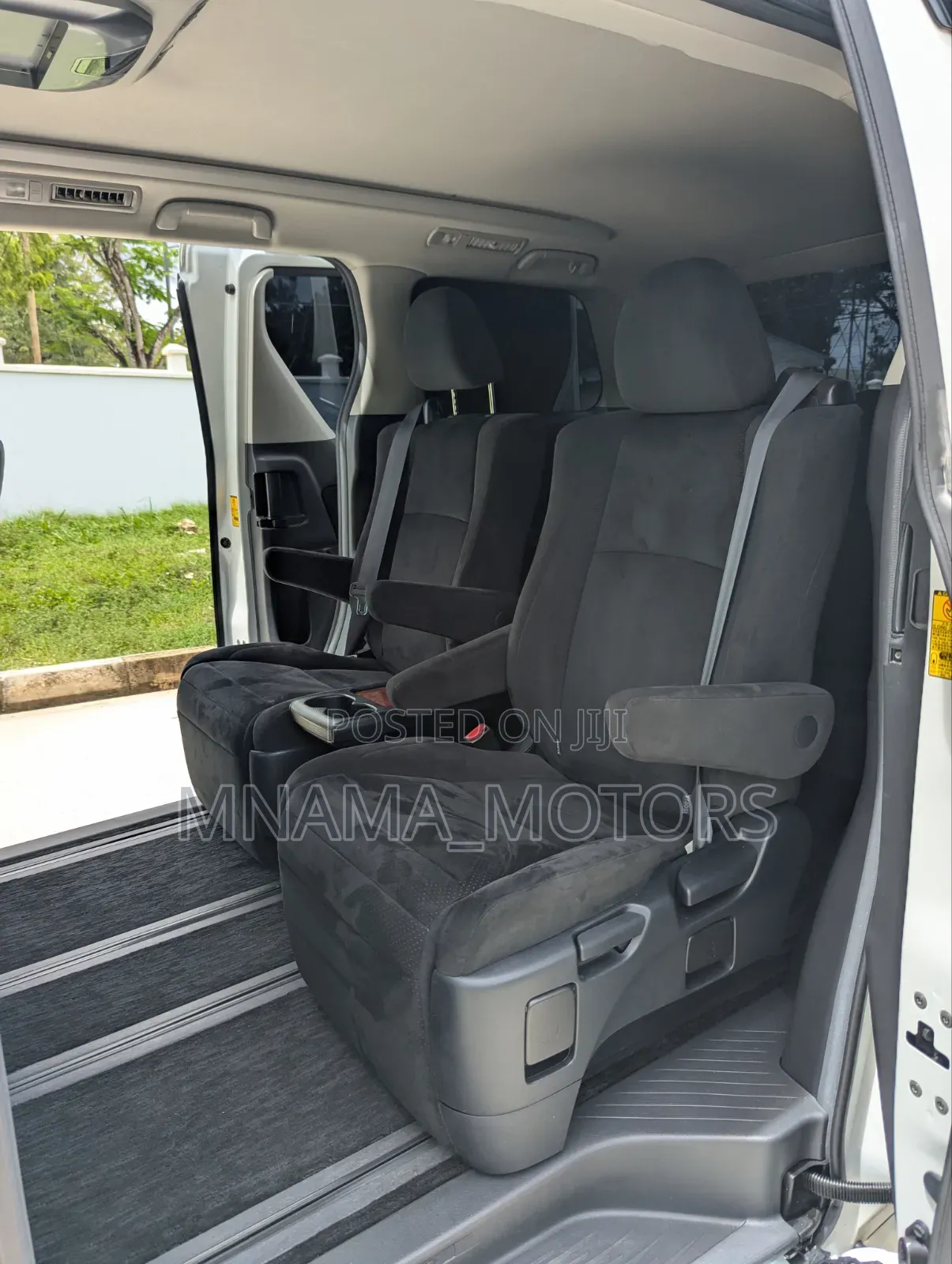 Toyota Alphard 2010 White
