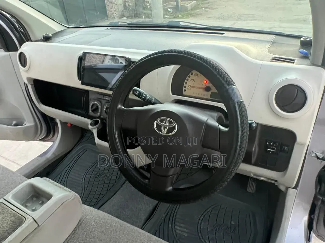 Toyota Passo 2011 Gray