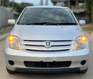 Toyota IST 2004 Silver