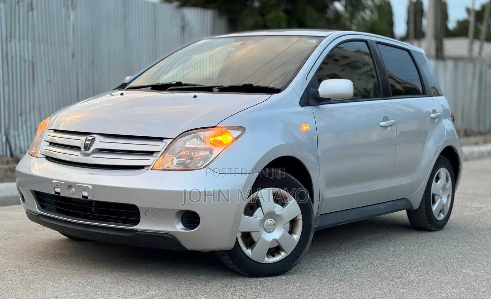 Toyota IST 2004 Silver
