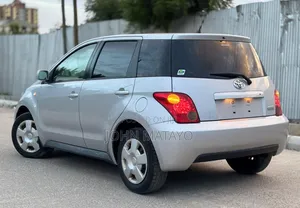 Toyota IST 2004 Silver