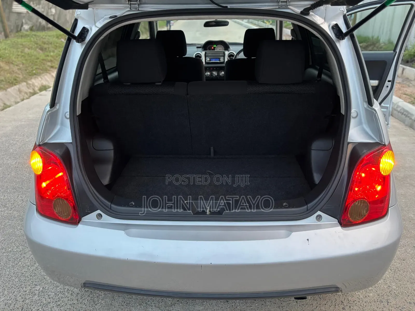 Toyota IST 2004 Silver