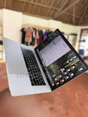 New Laptop Apple MacBook Pro 2018 16GB Intel Core i7 SSD 256GB