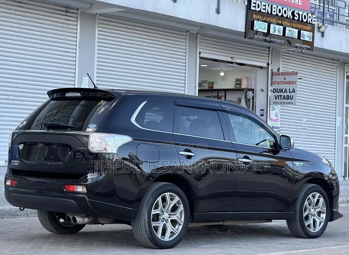 Mitsubishi Outlander 2013 Black