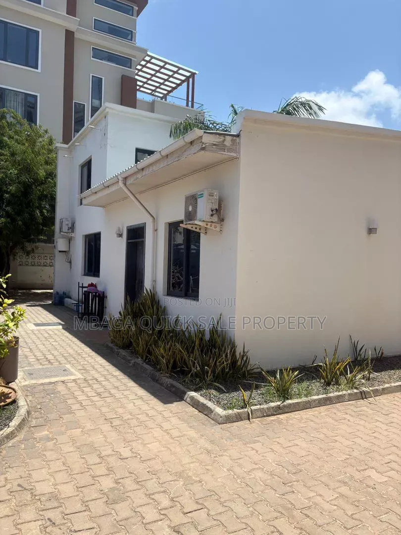 5bdrm House in Masaki for rent