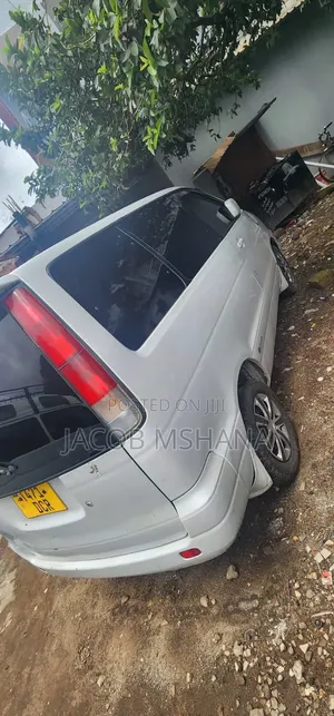 Toyota Noah 2002 White