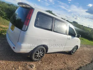 Toyota Noah 2002 White