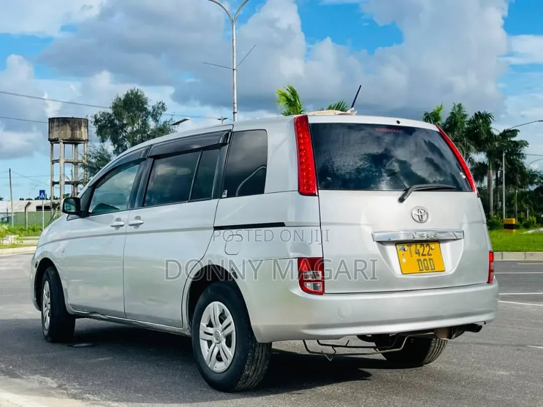 Toyota ISIS 2006 Silver