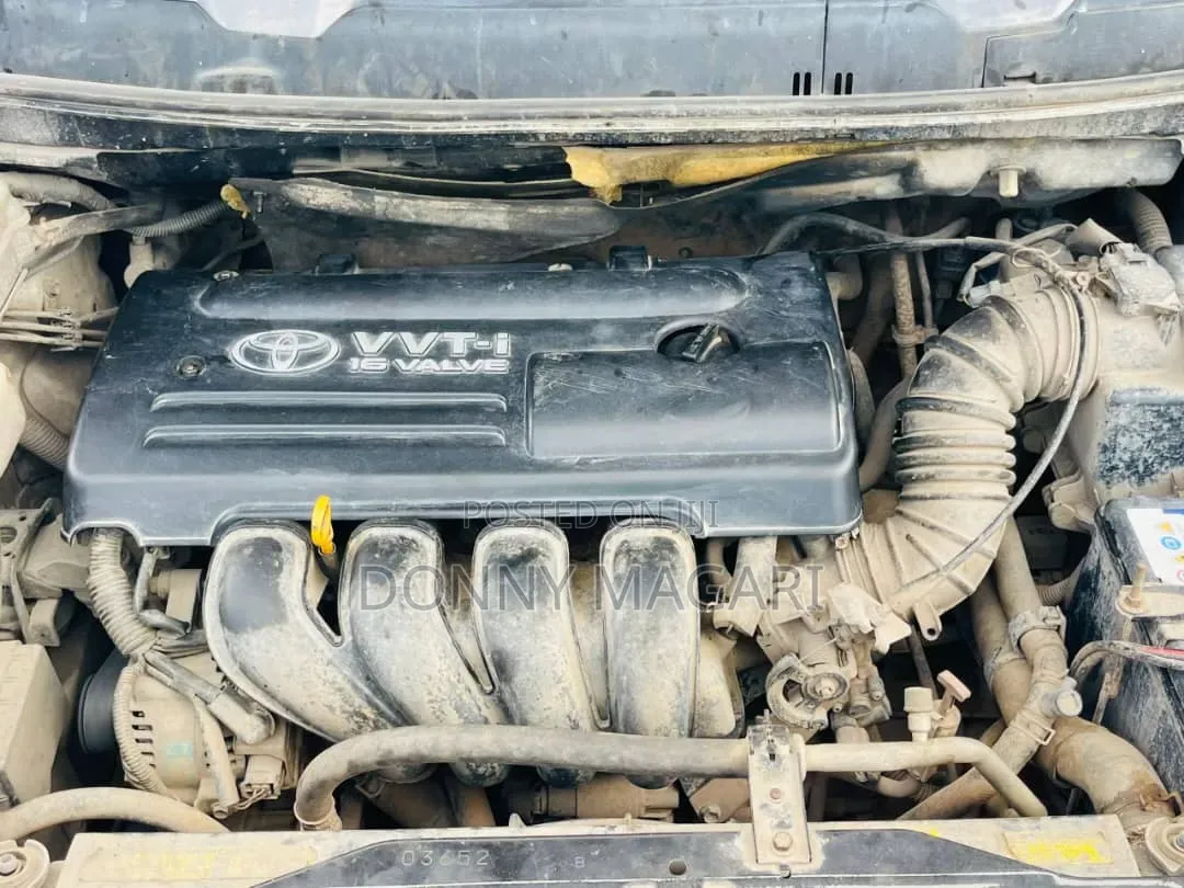 Toyota ISIS 2006 Silver