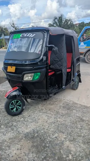Bajaj Avenger 200 2021 Black