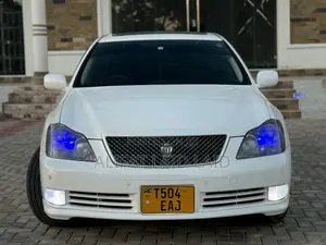 Toyota Crown 2006 White