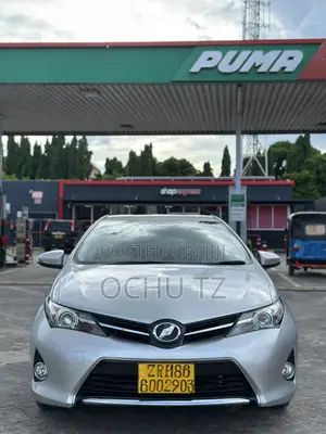 Toyota Auris 2013 Silver