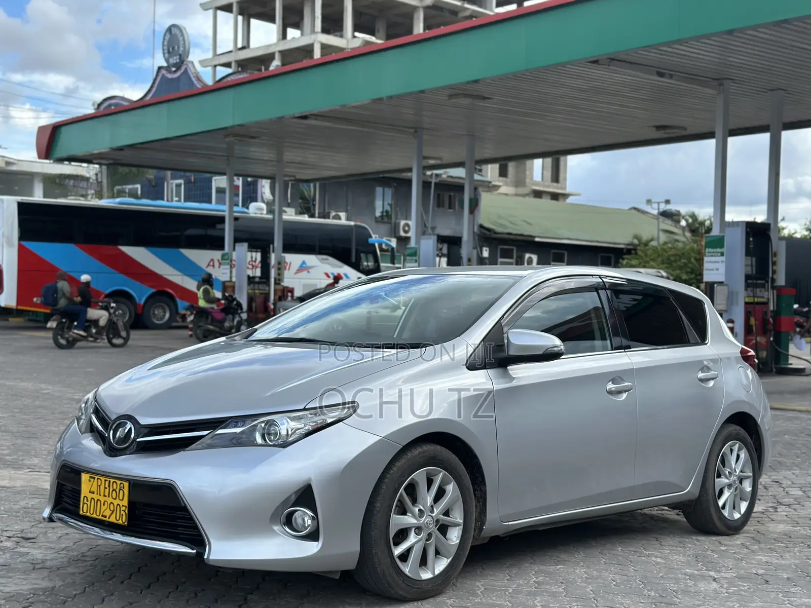Toyota Auris 2013 Silver