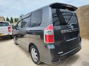 Toyota Noah 2.0 158hp AWD (8 Seater) 2008 Gray