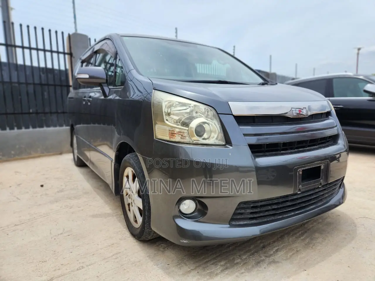 Toyota Noah 2.0 158hp AWD (8 Seater) 2008 Gray