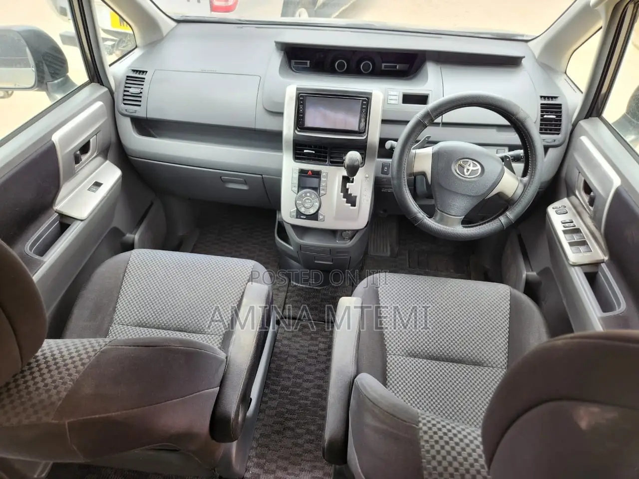 Toyota Noah 2.0 158hp AWD (8 Seater) 2008 Gray