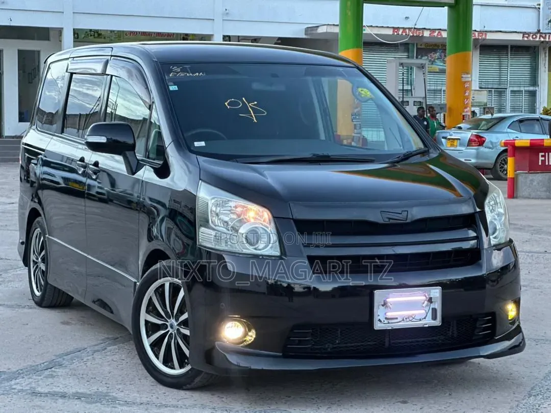 Toyota Noah 2009 Black