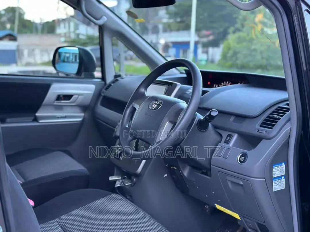 Toyota Noah 2009 Black