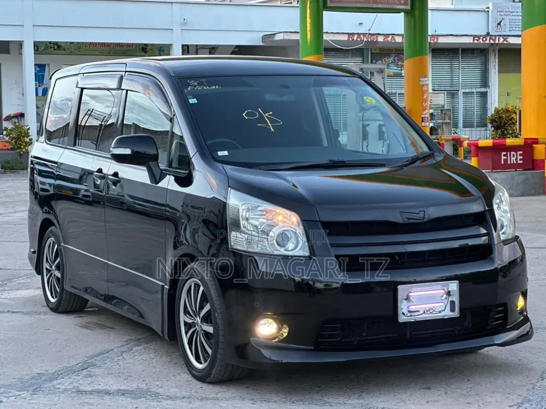 Toyota Noah 2009 Black