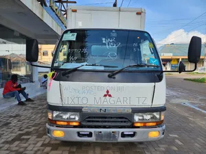 Mitsubishi Canter Box Dody Model Year : 1997 Engine : 4d33 Transmiss