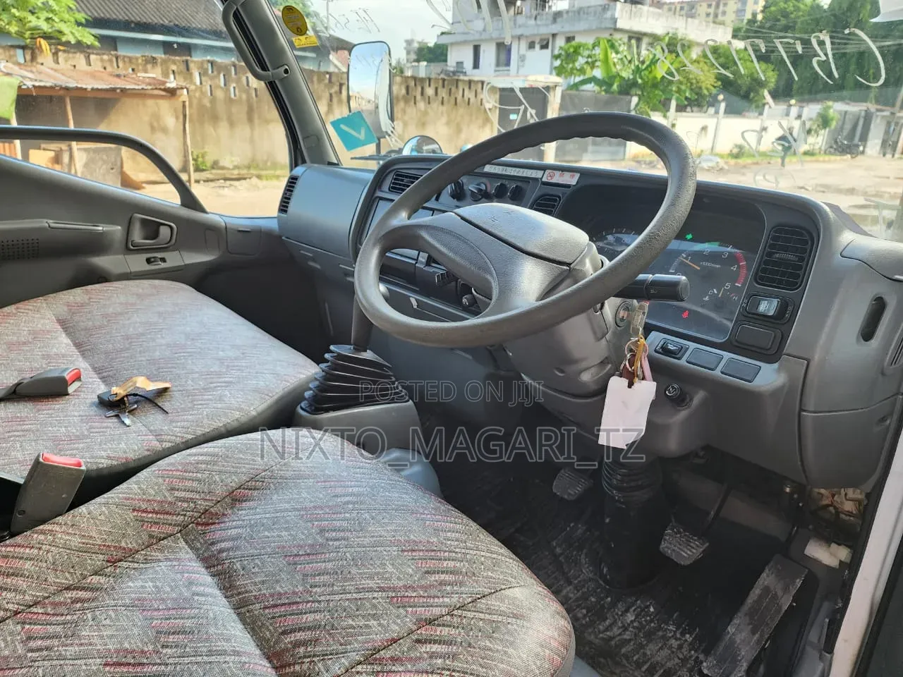 Mitsubishi Canter Box Dody Model Year : 1997 Engine : 4d33 Transmiss