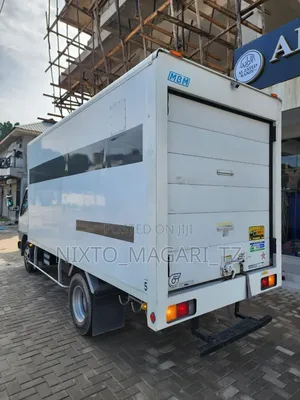 Mitsubishi Canter Box Dody Model Year : 1997 Engine : 4d33 Transmiss