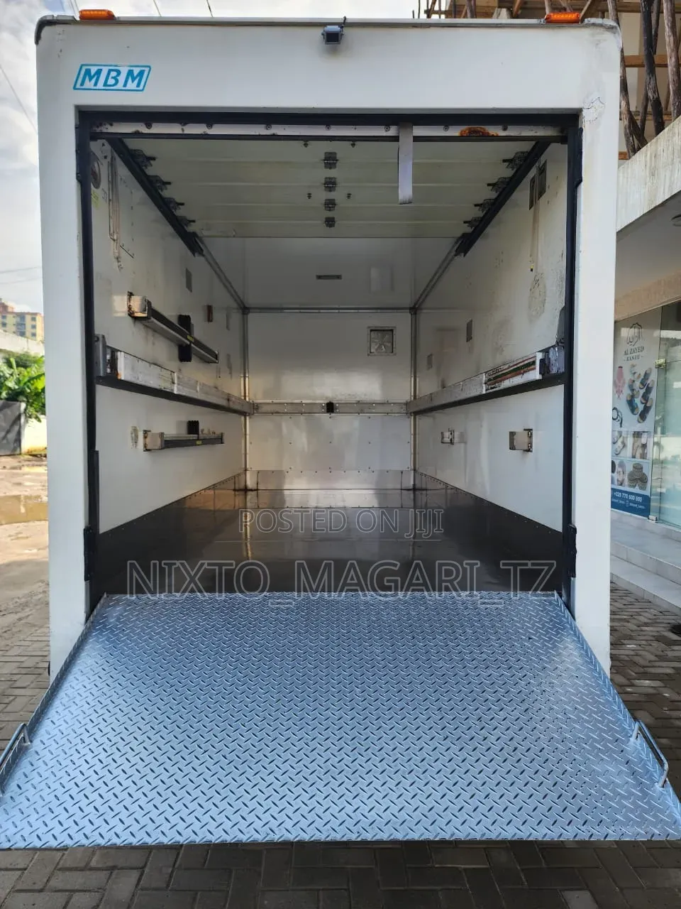 Mitsubishi Canter Box Dody Model Year : 1997 Engine : 4d33 Transmiss