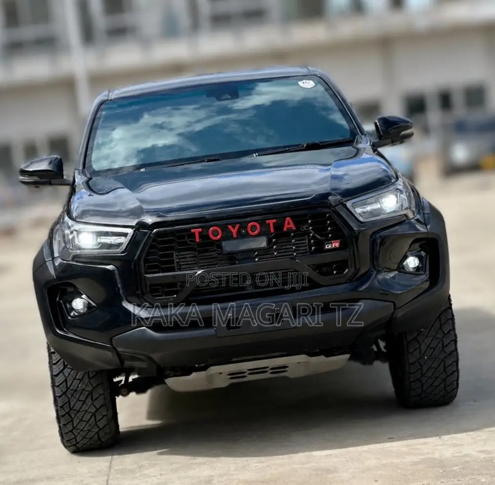 Toyota Hilux 2024 Black