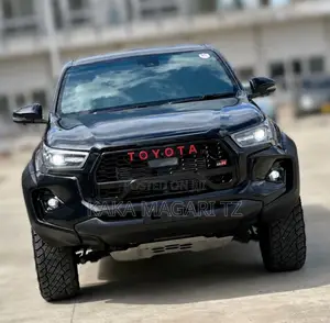 Toyota Hilux 2024 Black