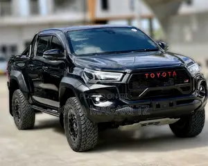 Toyota Hilux 2024 Black