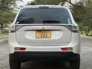 Mitsubishi Outlander 2013 White