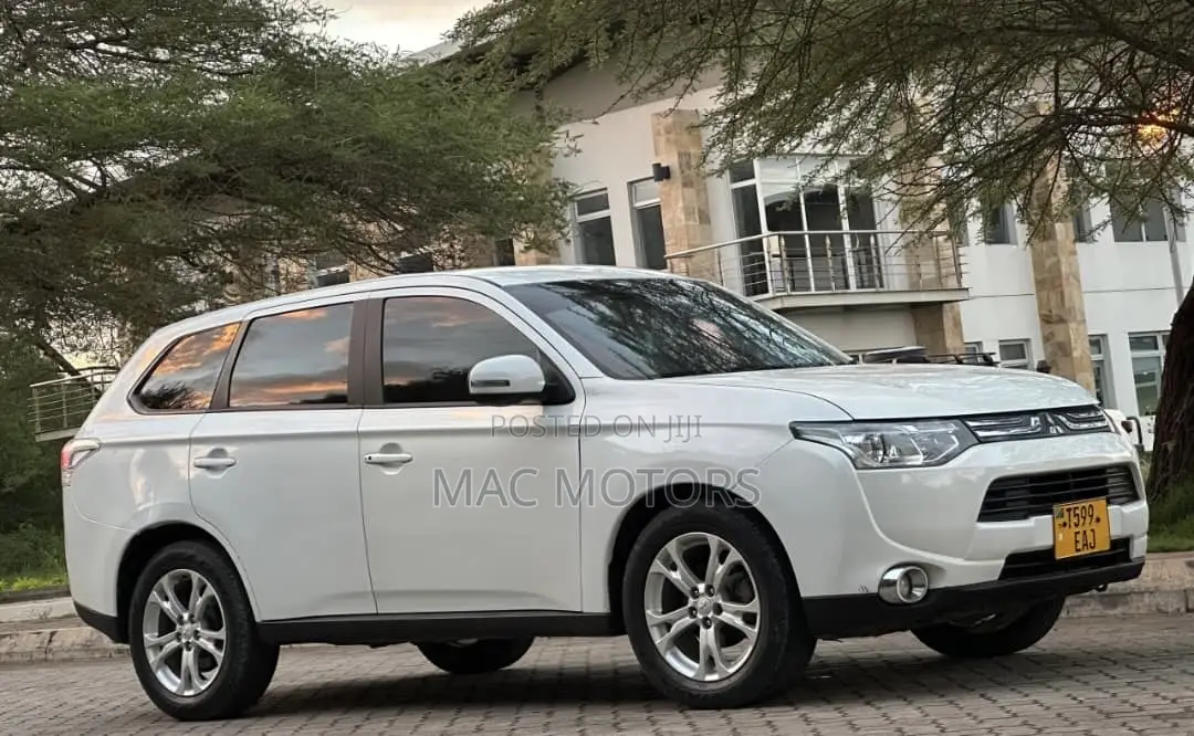 Mitsubishi Outlander 2013 White