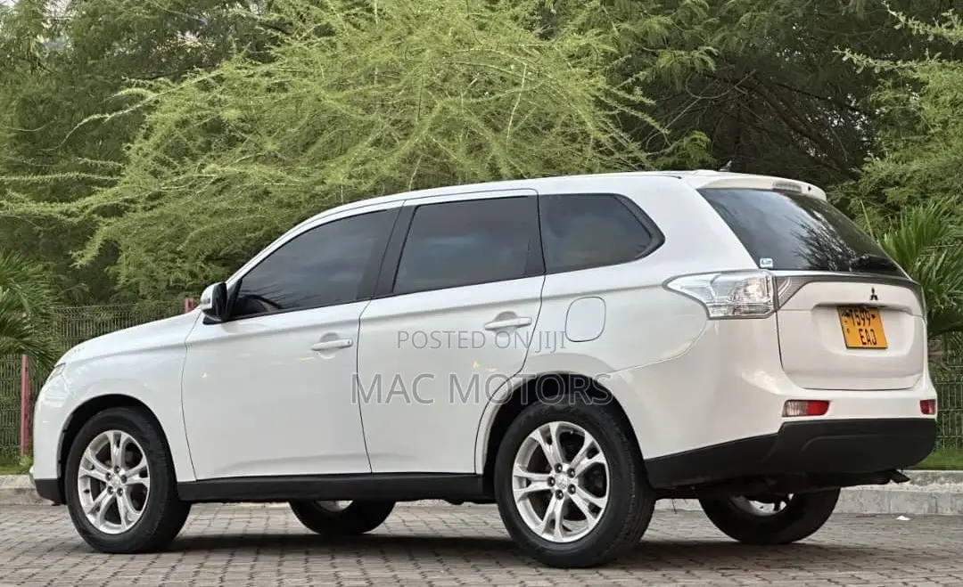 Mitsubishi Outlander 2013 White