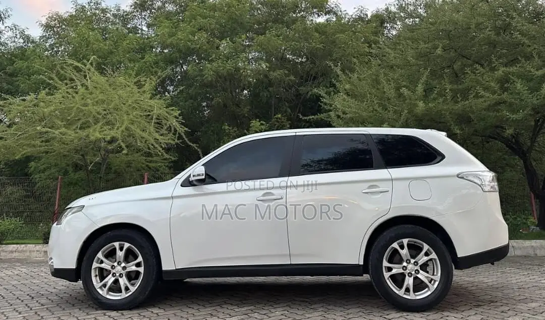 Mitsubishi Outlander 2013 White