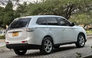 Mitsubishi Outlander 2013 White