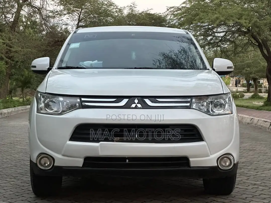 Mitsubishi Outlander 2013 White