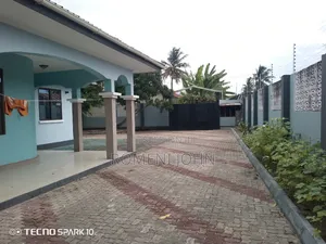 5bdrm House in Tanzania Daresalaam, Ukonga for sale