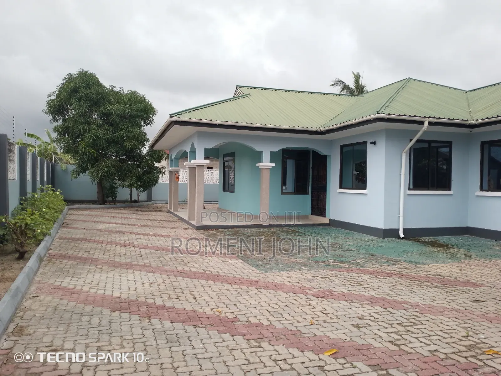 5bdrm House in Tanzania Daresalaam, Ukonga for sale