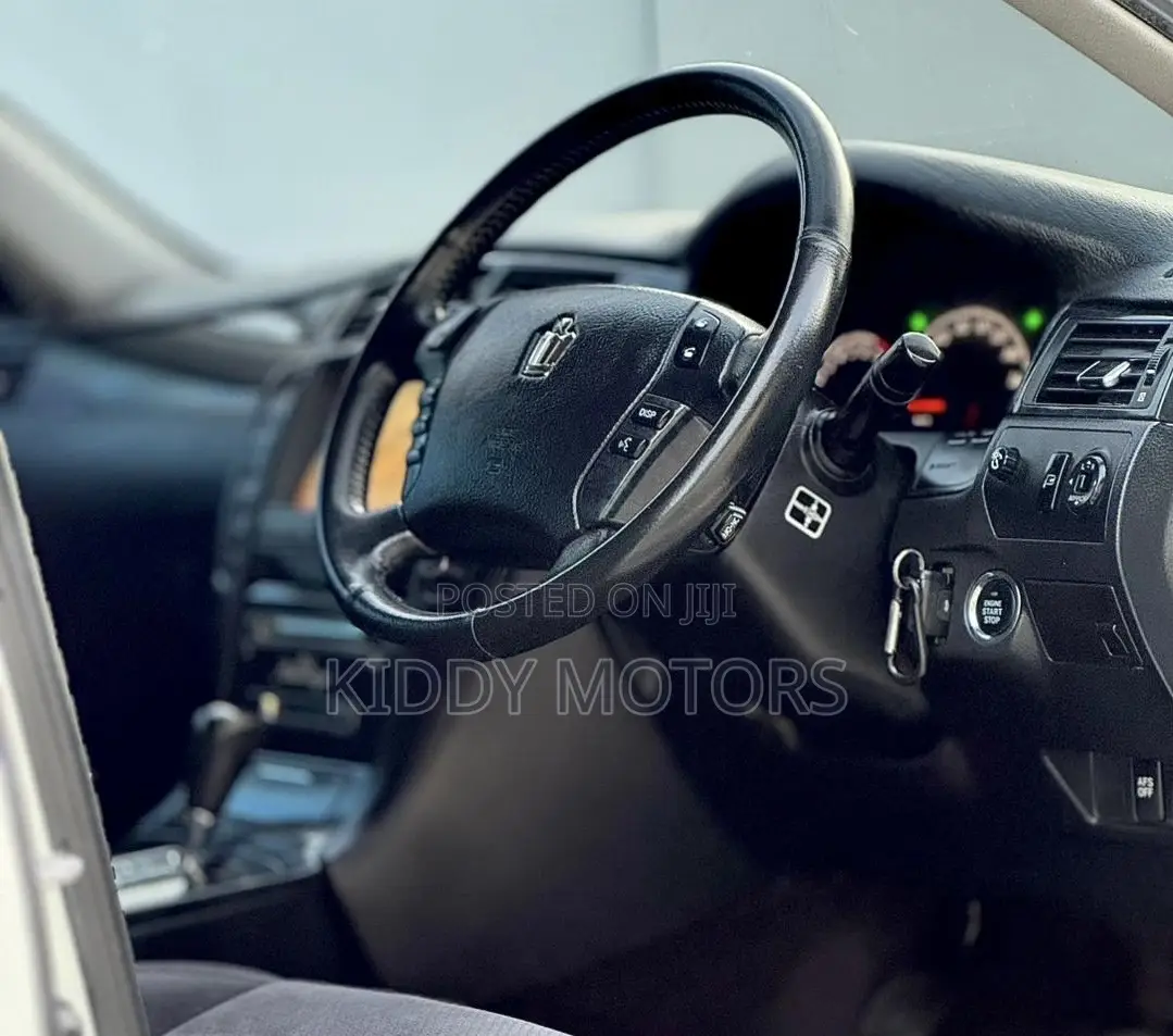 Toyota Crown 2009 Pearl