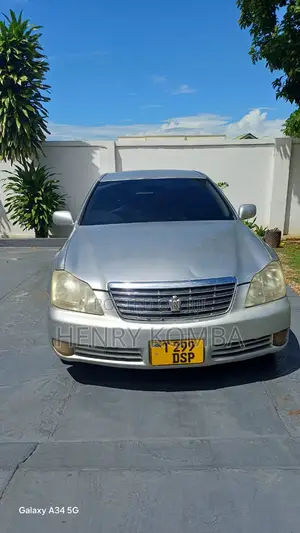 Toyota Crown 2004 Silver