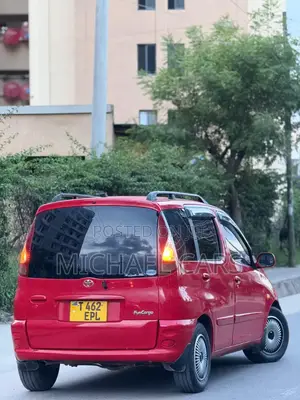 Toyota Fun Cargo 2004 Red